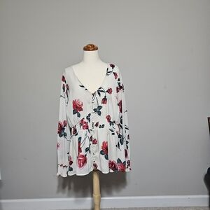 Torrid White Rose Floral Long Sleeve Smocked Waist Peplum Blouse Size 2 (2X)
